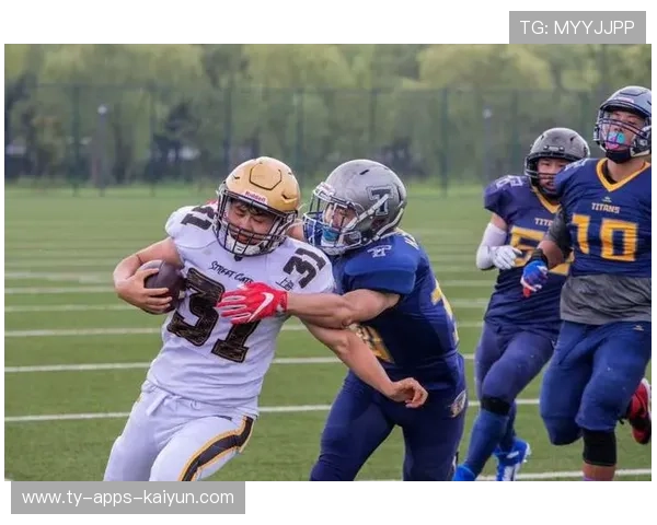 橄榄球传球长线穿透防线,致胜关键就在这一招